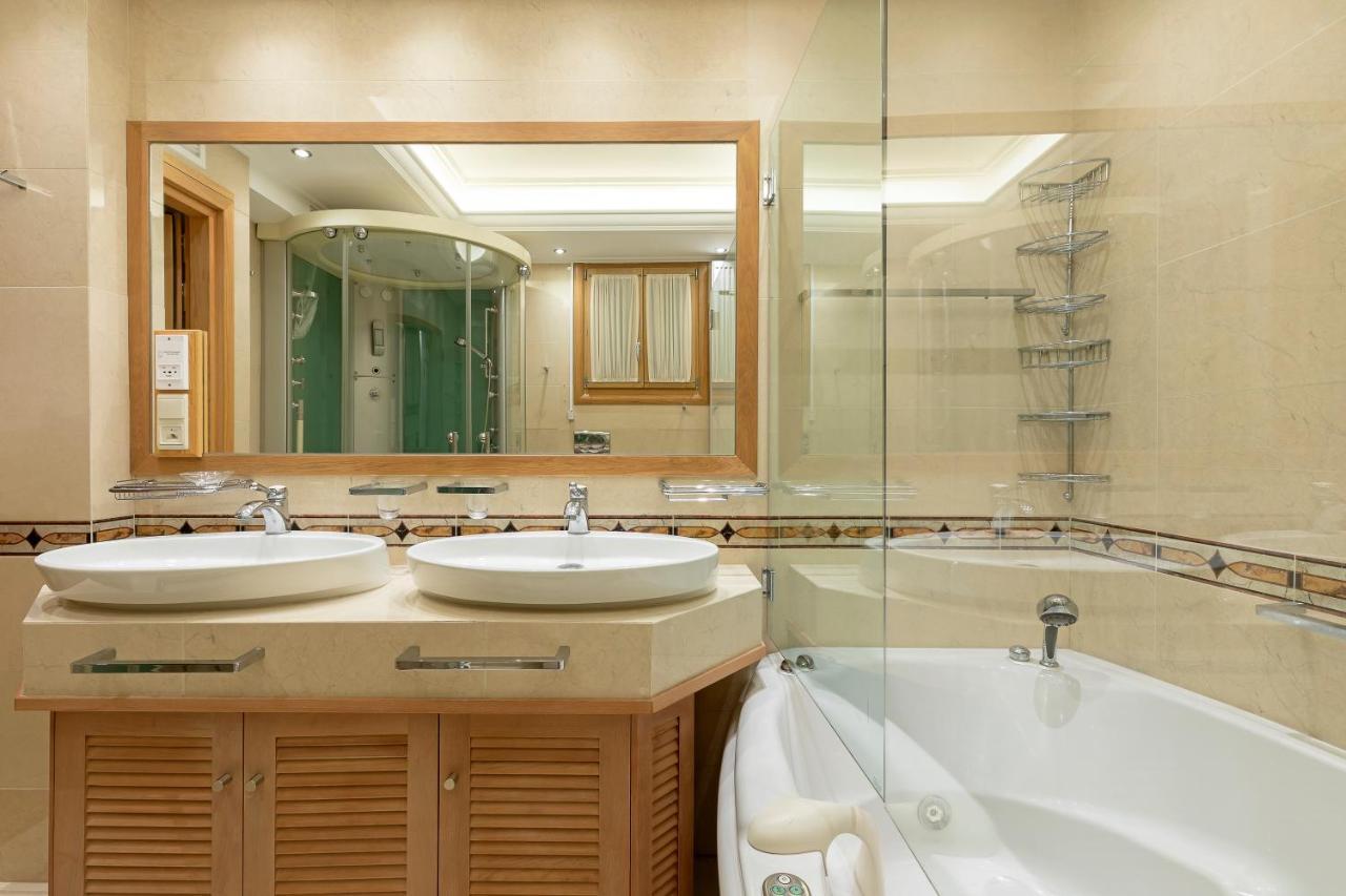 Vouliagmeni'S Elegance By Acropolis Suites Афіни Екстер'єр фото